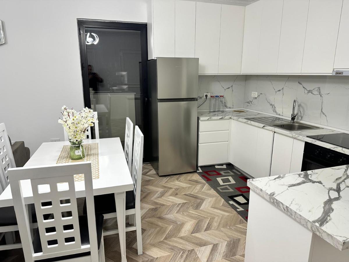 Family Apartment Tirana Bagian luar foto