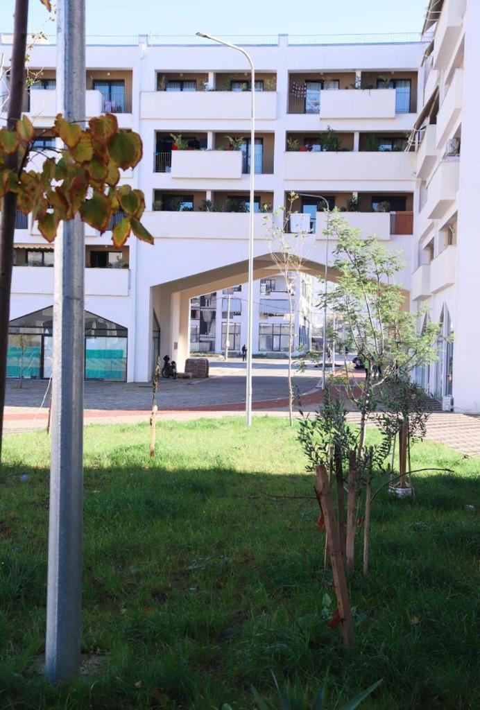 Family Apartment Tirana Bagian luar foto