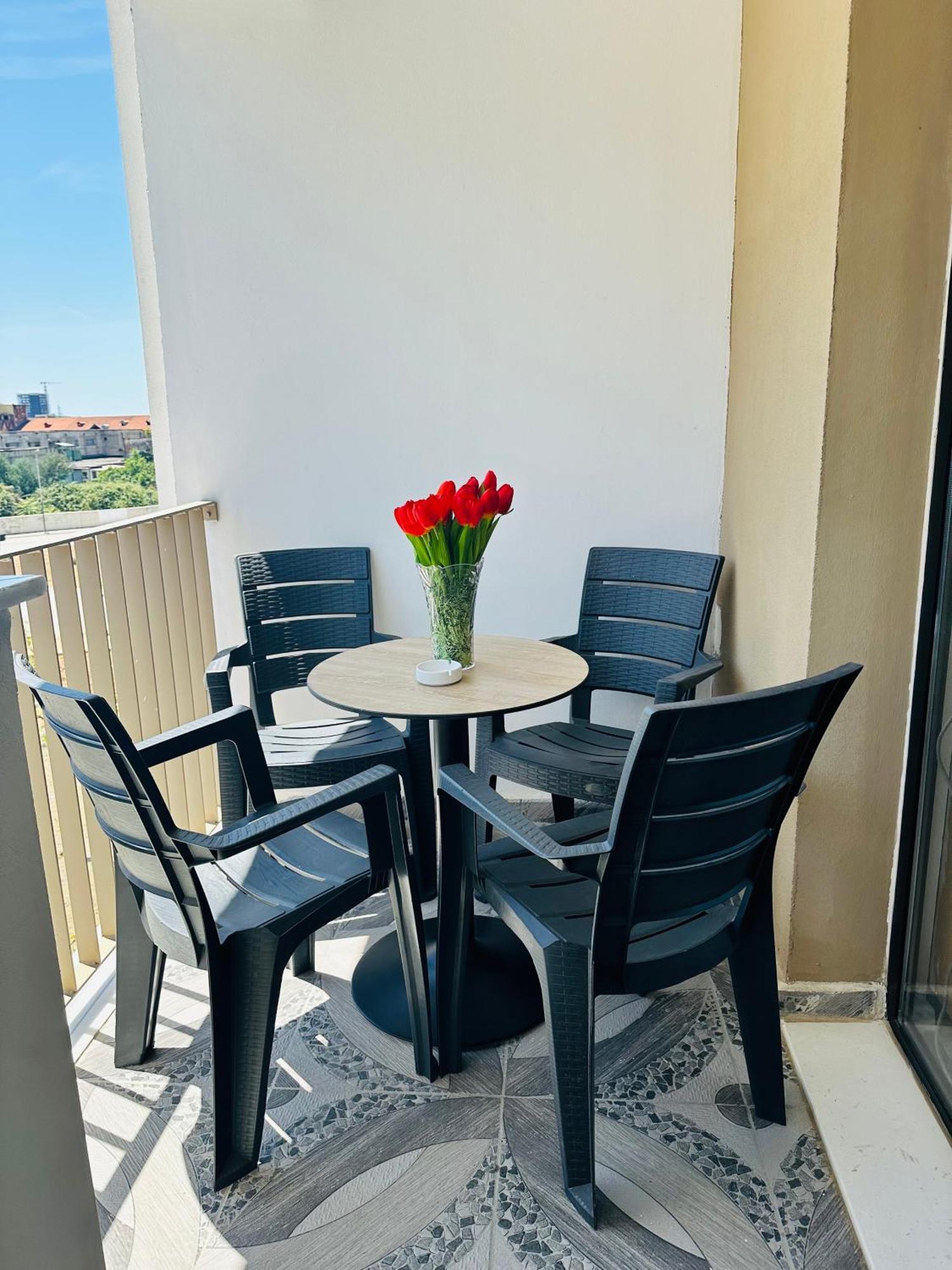 Family Apartment Tirana Bagian luar foto
