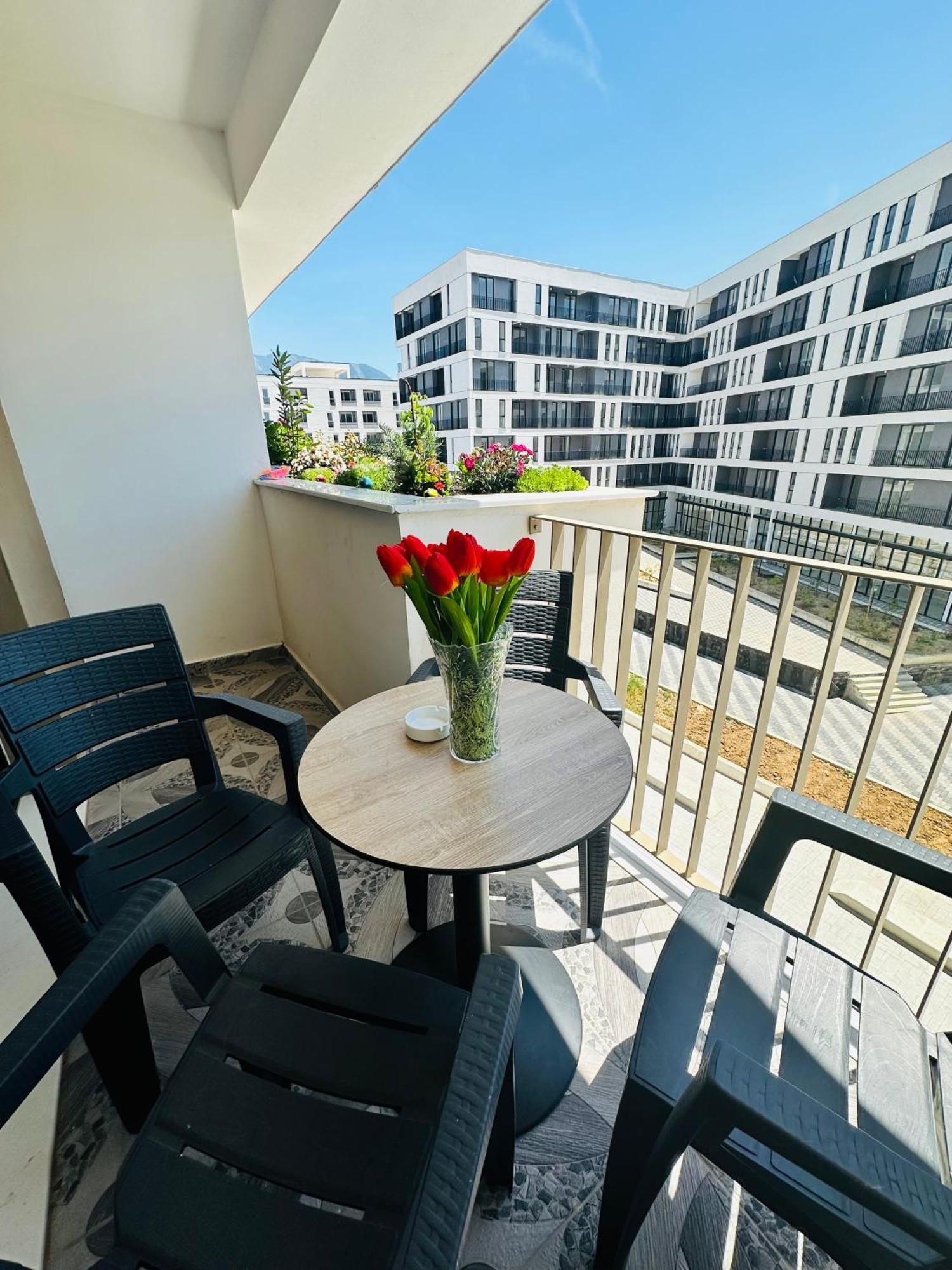 Family Apartment Tirana Bagian luar foto