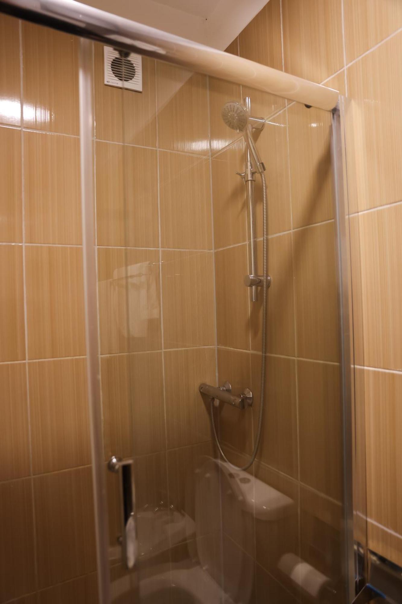 Family Apartment Tirana Bagian luar foto