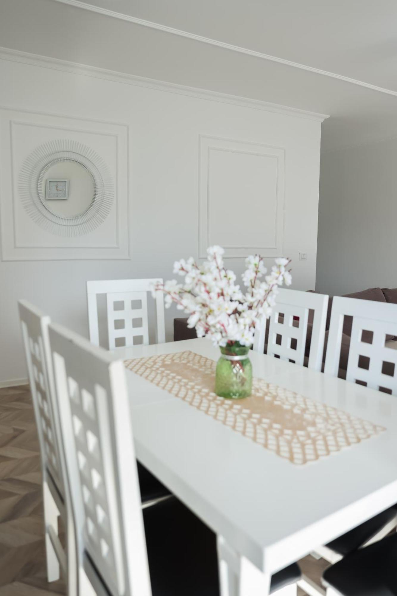 Family Apartment Tirana Bagian luar foto