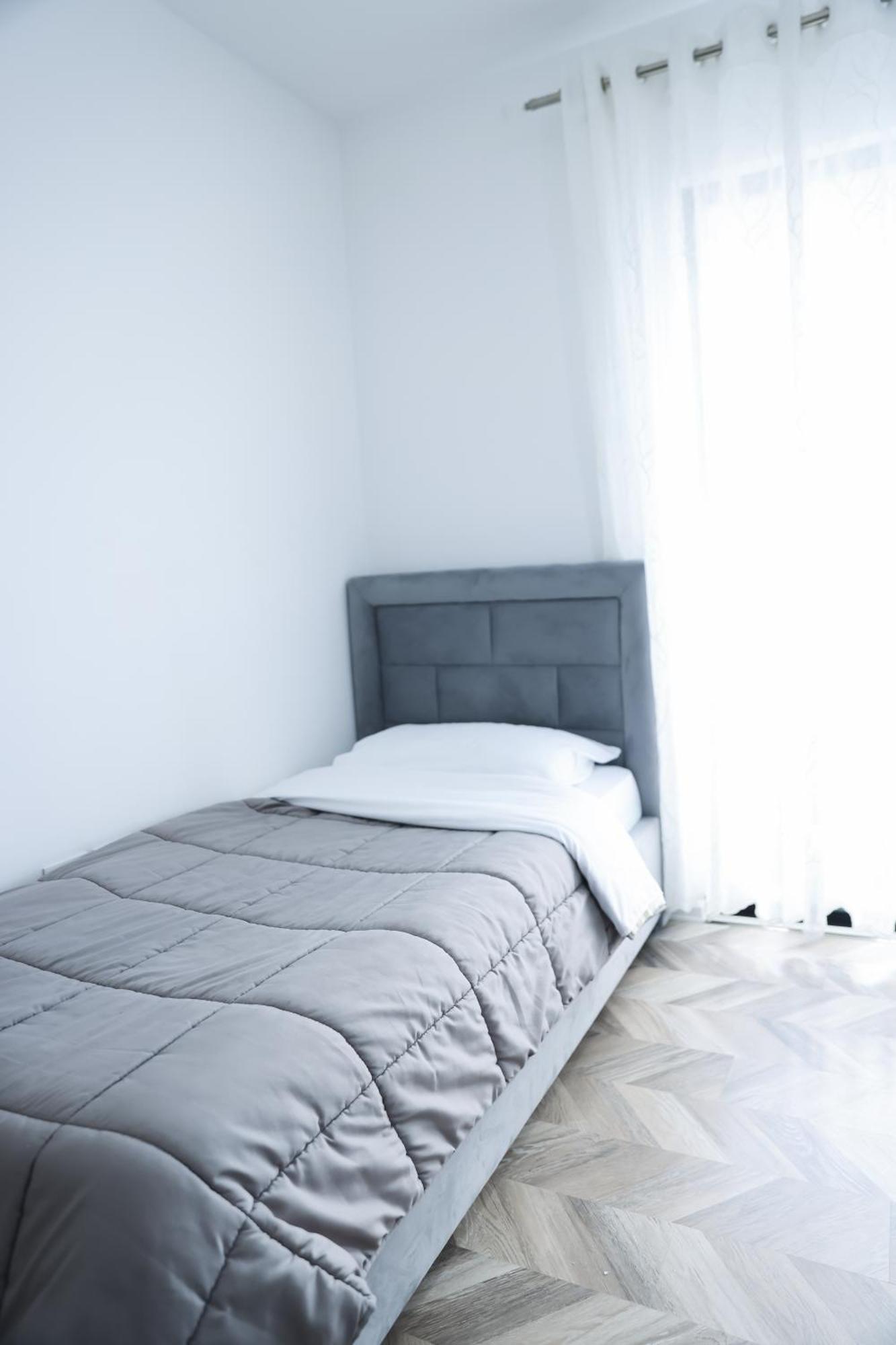 Family Apartment Tirana Bagian luar foto